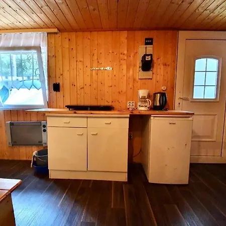 홀리데이파크 Standard Auf Ruegen - Bis 5 Personen - Nur 100m Zum Naturstrand - Mitten Im Wald - Familien Und Hunde Herzlich Willkommen - Schwalbennest