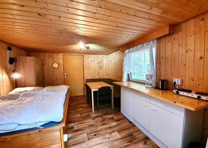 Üdülőpark Standard Auf Ruegen - Bis 5 Personen - Nur 100m Zum Naturstrand - Mitten Im Wald - Familien Und Hunde Herzlich Willkommen - Schwalbennest 2*