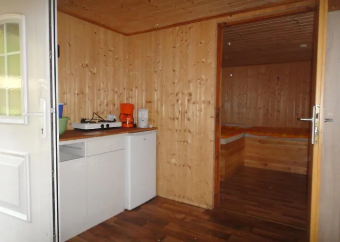 Üdülőpark Standard Auf Ruegen - Bis 5 Personen - Nur 100m Zum Naturstrand - Mitten Im Wald - Familien Und Hunde Herzlich Willkommen - Schwalbennest 2*